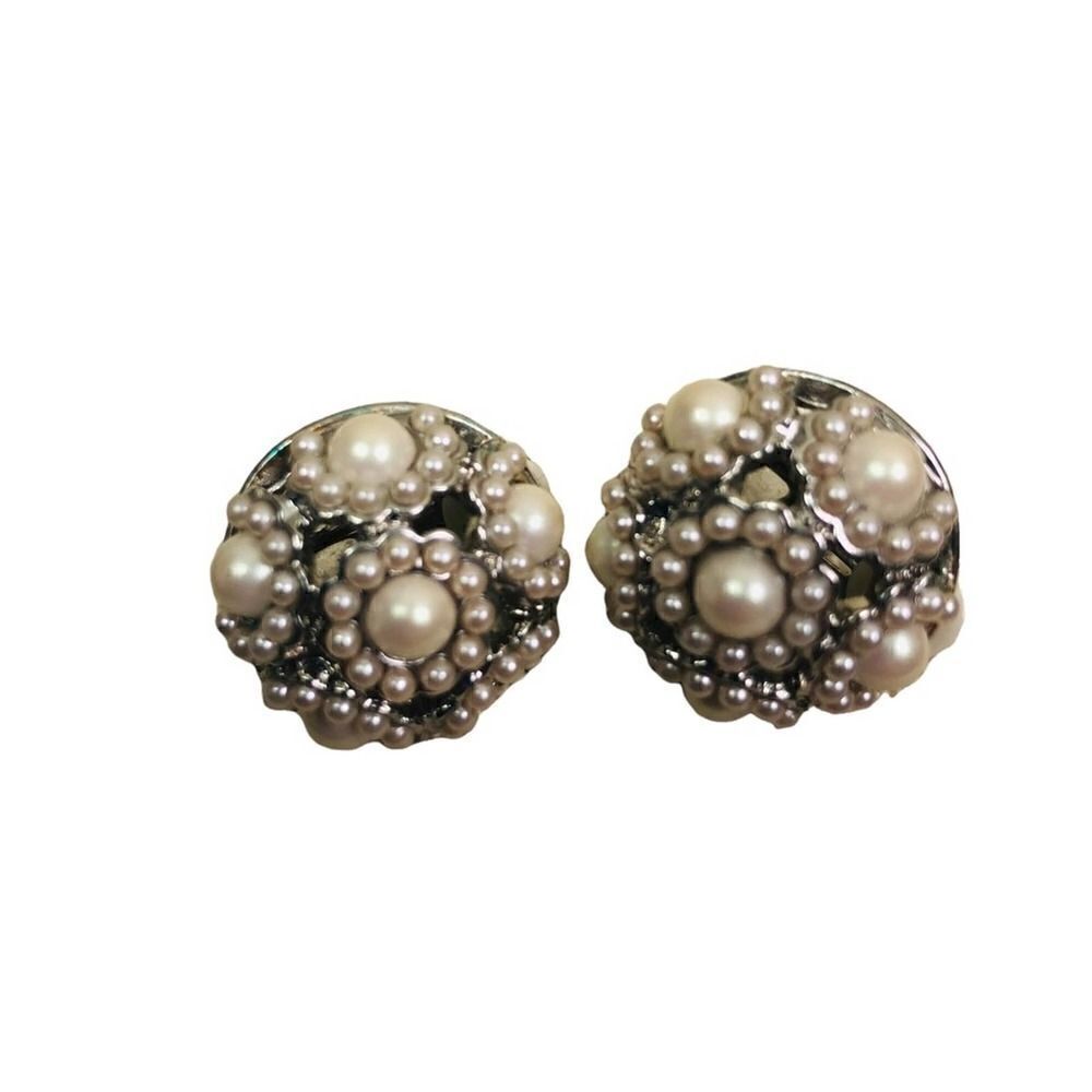 Vintage Faux Pearls Clip On Earrings - Picture 2 of 6